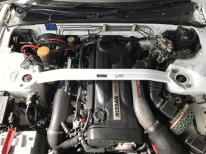 UltraRacing Domstrebe für Nissan Skyline R32 GT-R